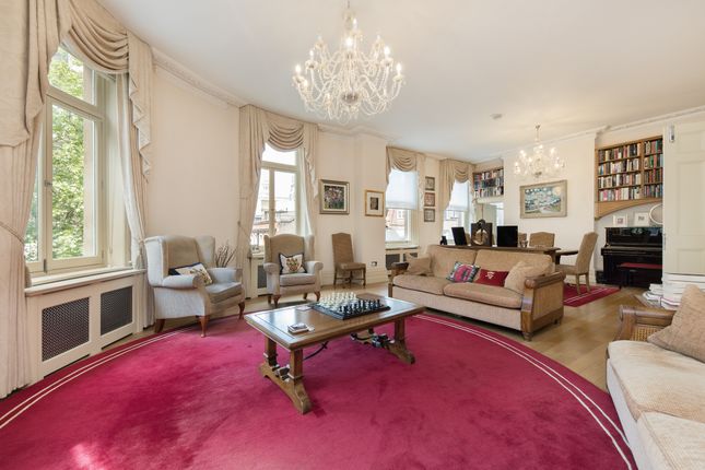 Thumbnail Flat for sale in Northumberland Avenue, London