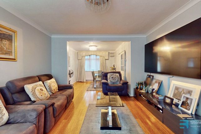 3 Woodshire Road, Dagenham photo 2