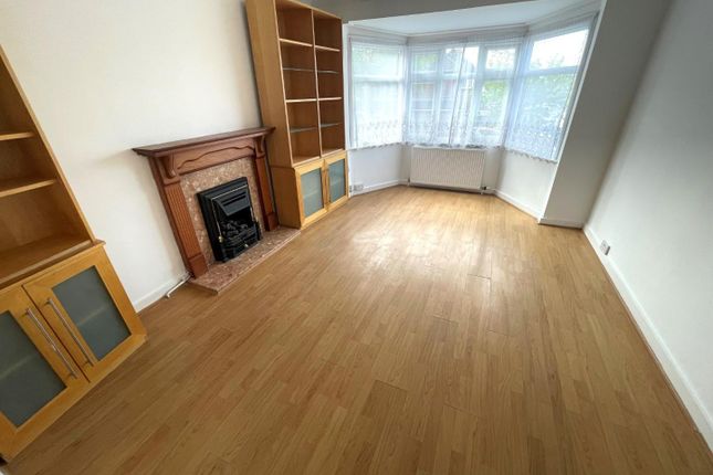 Maisonette to rent in Tennyson Road, Mill Hill