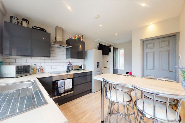 Room 3, 37, Greenfield Avenue, Shipley photo 4