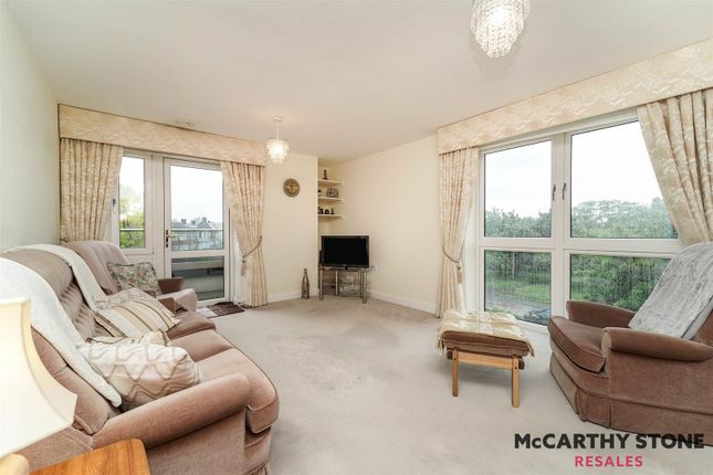 2-bed flat on 30 Landmark Place, Moorfield Road, Uxbridge, £270,000