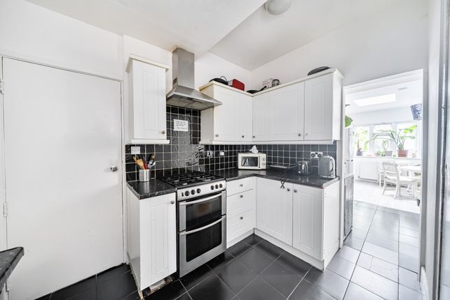 32, Southfield Park, North Harrow photo 2
