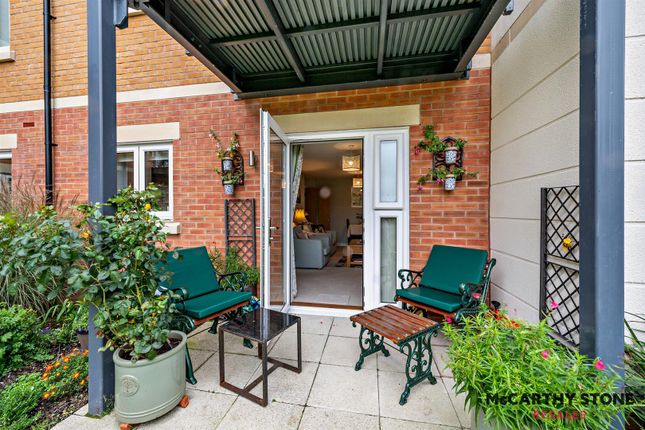 1 Gordon Court, Flood Lane, Bridport photo 2