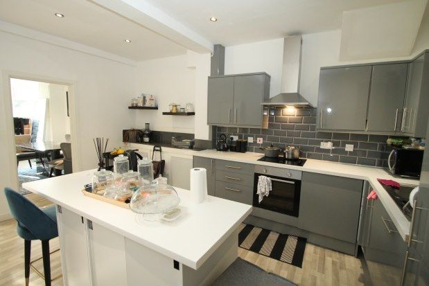 Thumbnail Flat to rent in Foxley Lane, Purley