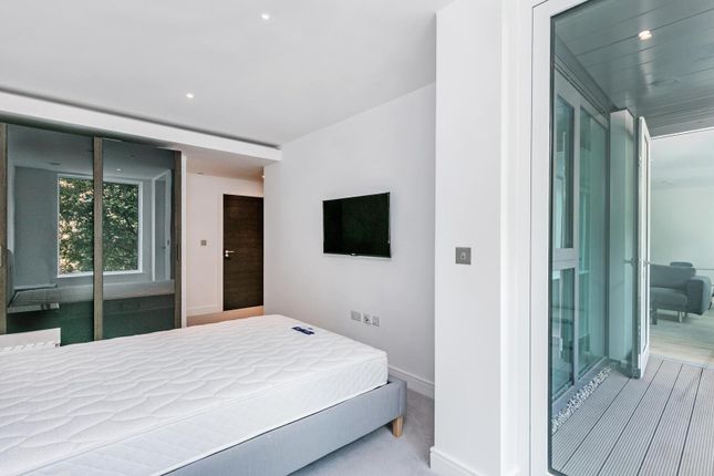 Apartment, Sovereign Court, London photo 4