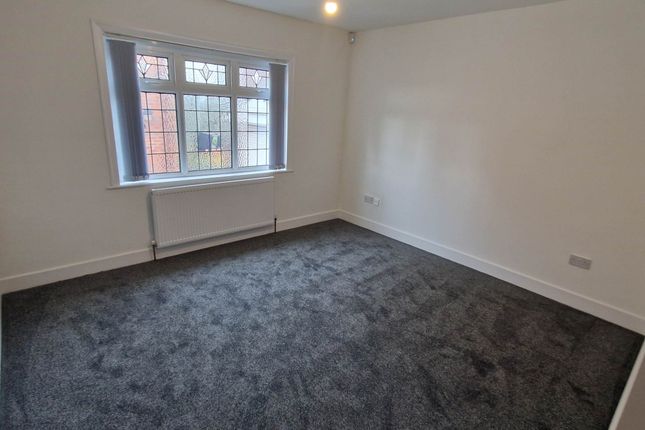 Bungalow to rent in Frederick Street, Oldham