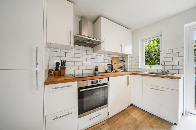 13, Bradshaws Close, London photo 2