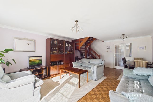4 Elystan Close, Wallington photo 2