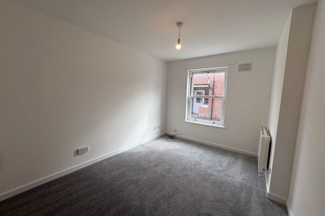 43, Grovehill, East Yorkshire photo 3