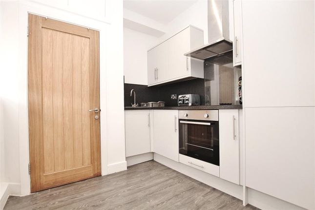 71 Seymour Court, Raglan Road, Woking photo 4
