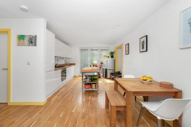 Flat 3 Cedar Mews, 74-78, Geoffrey Road, London photo 3