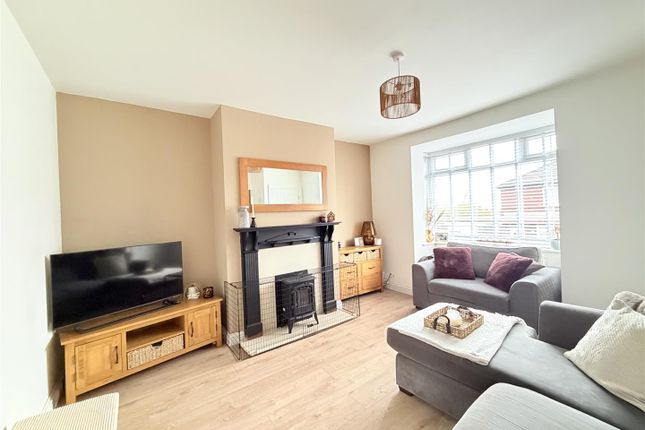 47, Harridge Avenue, Stalybridge photo 2