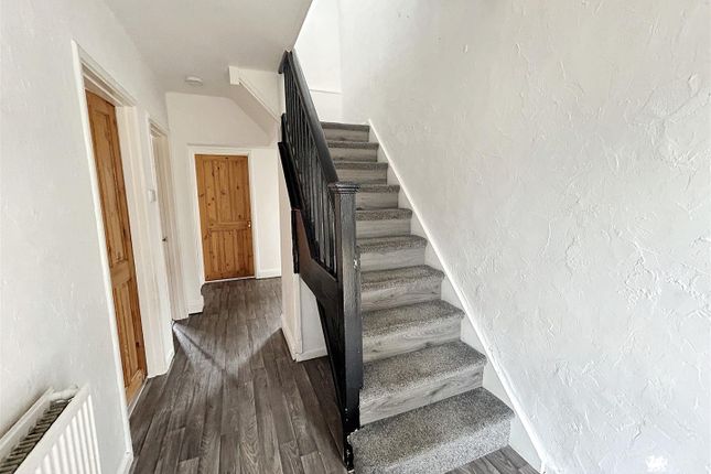 8, Brynymor, Llanelli photo 2