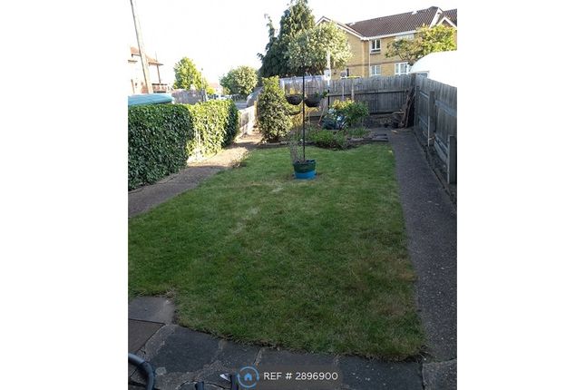 Clayton Road, Chessington photo 5