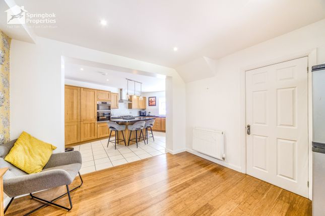 5, Whaddon Way, Bletchley photo 4