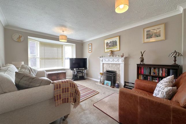 11, Lilburne Close, Newark photo 2