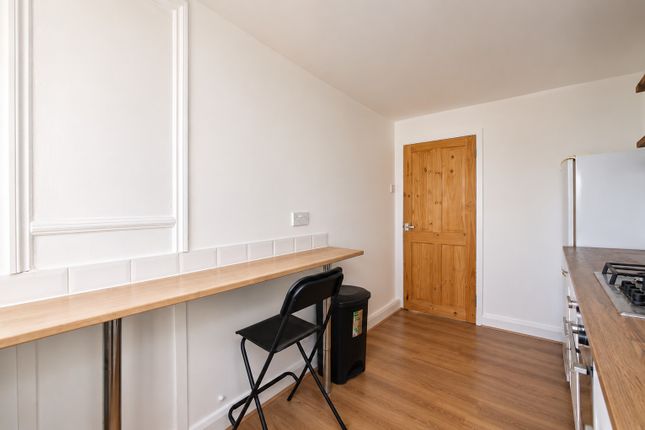 16 Janson Close, London, Greater London photo 3