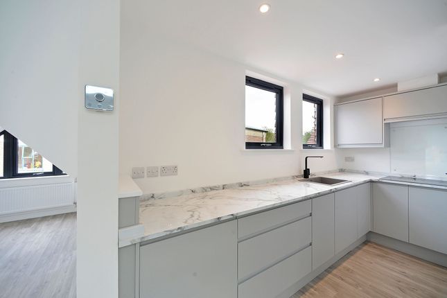 Flat E, Kathleen House Lion Mead, Haslemere photo 4