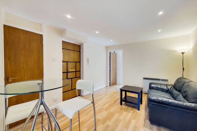 Thumbnail Flat to rent in Ironmongers Place, Isle Of Dogs, London