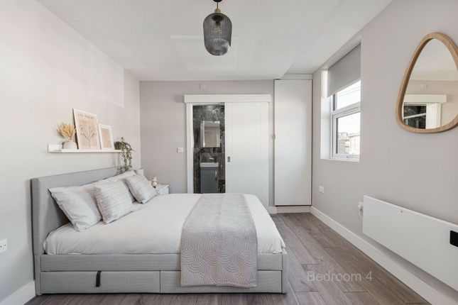 Room to rent in Waldo Road, London