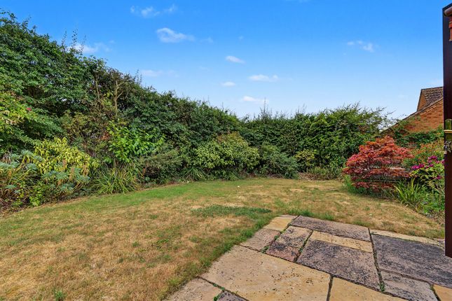 32, Vetchfield, Peterborough photo 4
