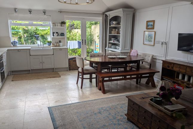 Thumbnail Property to rent in Rhydypenau Road, Cyncoed, Cardiff