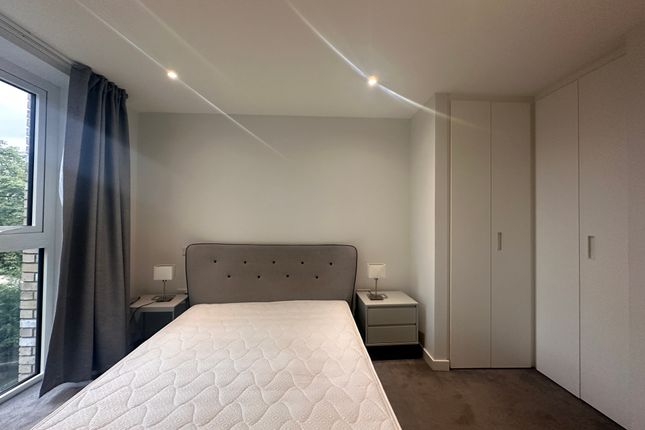 17 Shoreline, Newnton Close, London photo 4