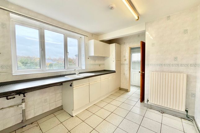 15 Whitfield Avenue, Newcastle photo 3
