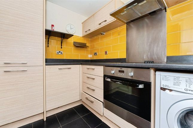53 Draper Close, Grays photo 5