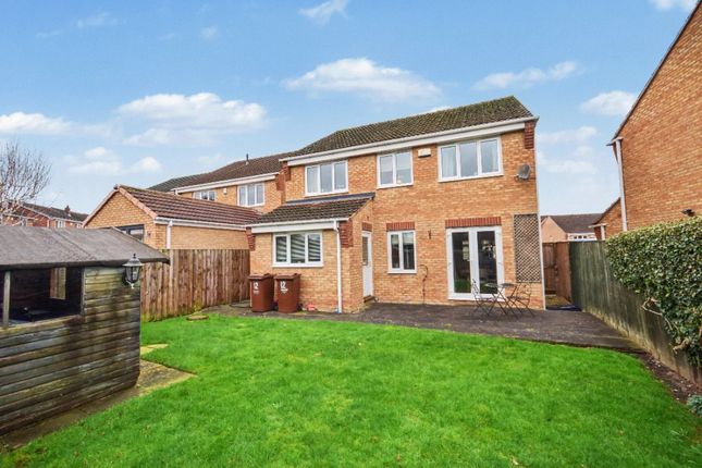 12, Sandpiper Court, Wakefield photo 2