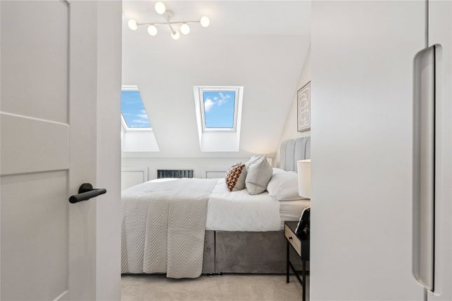 Flat 4, 284, Franciscan Road, London photo 4