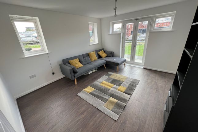 28, Coventry photo 3