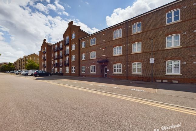 Thumbnail Flat for sale in Summers House, Coxhill Way, Aylesbury
