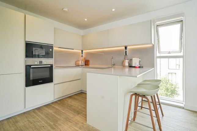 Flat 22/Dane House, Exeter Place, London photo 4