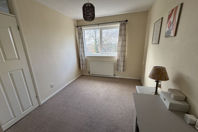 8, Heather Close, Southam photo 4