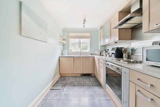 Flat for sale in The Crescent, Mortimer Common, Reading, Berkshire