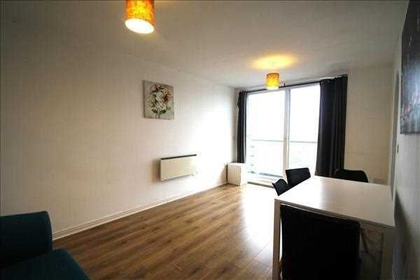 66, Hamlyn House, Feltham photo 2