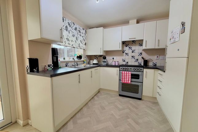 Alabaster Avenue, Houghton Regis photo 2