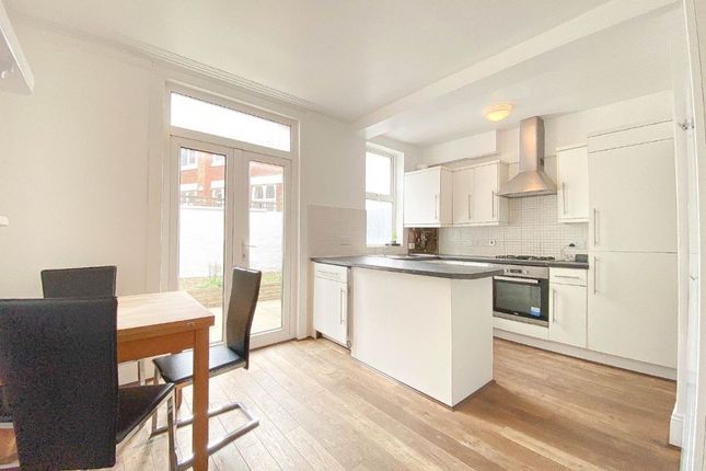 3 Gowan Road, London photo 3