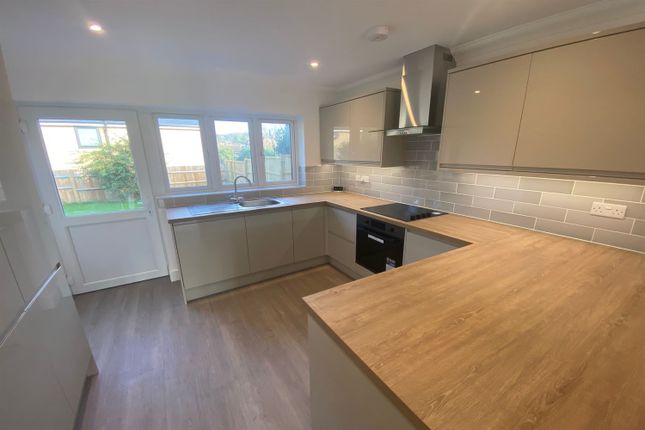 Woodbury Grove, Lovedean photo 4