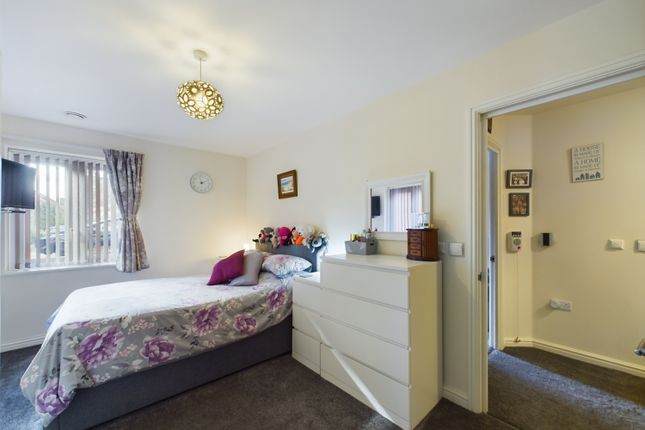 Flat for sale in Coopers Court, Yate