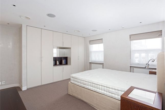 Flat for sale in Onslow Square, South Kensington, London