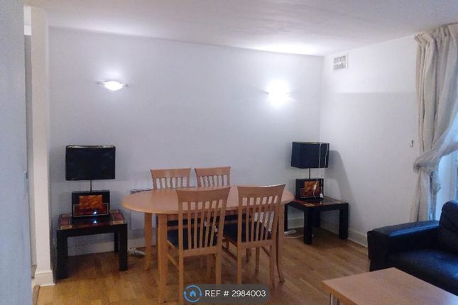 Aldgate Triangle Flat  Dryden Building, Commercial Road, London photo 5