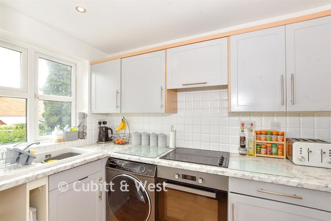 12, Godwin Crescent, Waterlooville photo 3