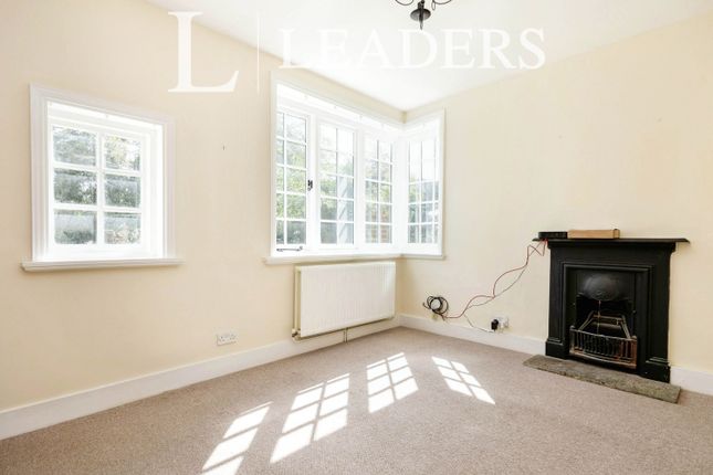 Cranley Lodge, The Street, West Clandon photo 3
