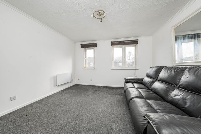 56, Lowdell Close, West Drayton photo 3