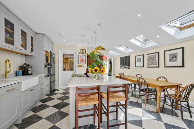Upper Richmond Road, London photo 2