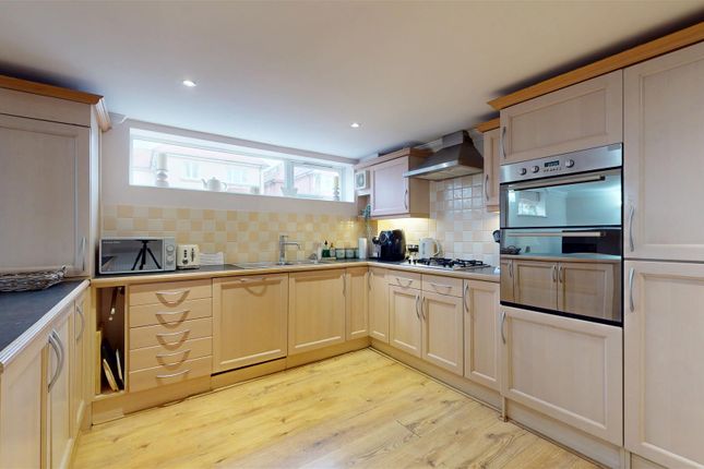 Flat 3, 18, Victoria Avenue, Swanage photo 4