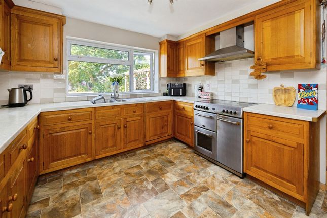 12, Park Farm Close, Ashford photo 5