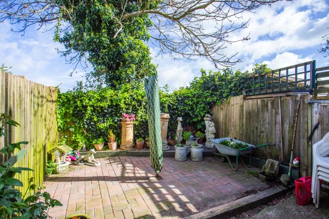 50, Guilton, Canterbury photo 4